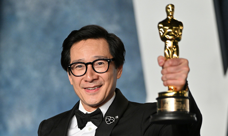 Ke Huy Quan obtuvo un premio Oscar por su gran actuación en la película Everything Everywhere All at Once.