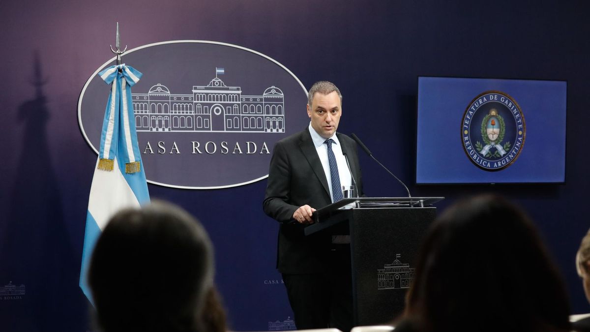 Manuel Adorni no negó sobresueldos en el Gobierno y dijo que ya le respondió 
