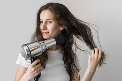 MDZol | Una médica mendocina desmitificó algunas creencias sobre el cuidado del cabello. Foto: Freepik