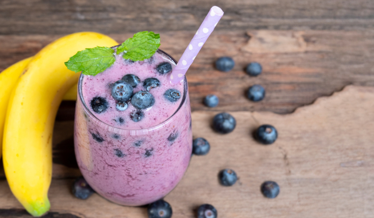 Receta fácil y saludable de batido de arándanos frescos Foto: Shutterstock