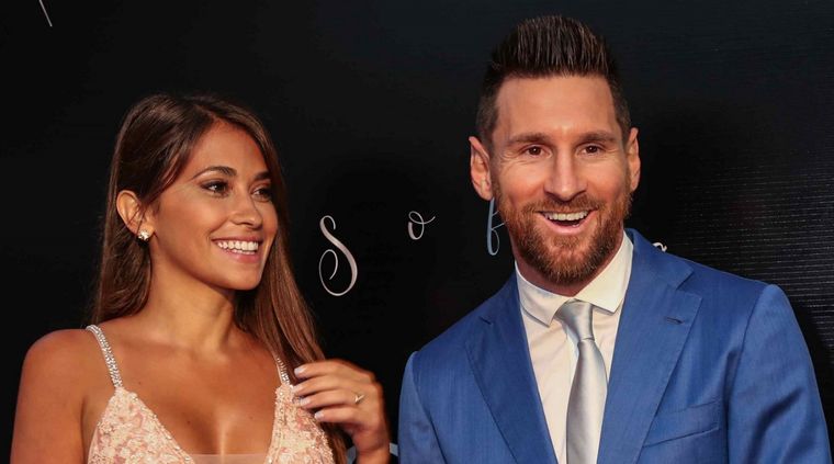 Messi y su esposa.