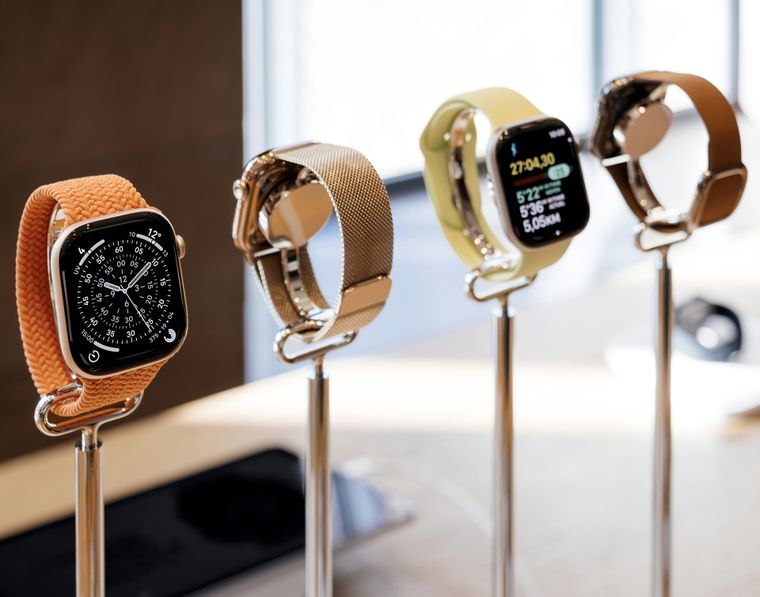 El nuevo Apple Watch Ultra 3 lidera el catálogo de relojes inteligentes de Apple este año con su diseño de titanio.