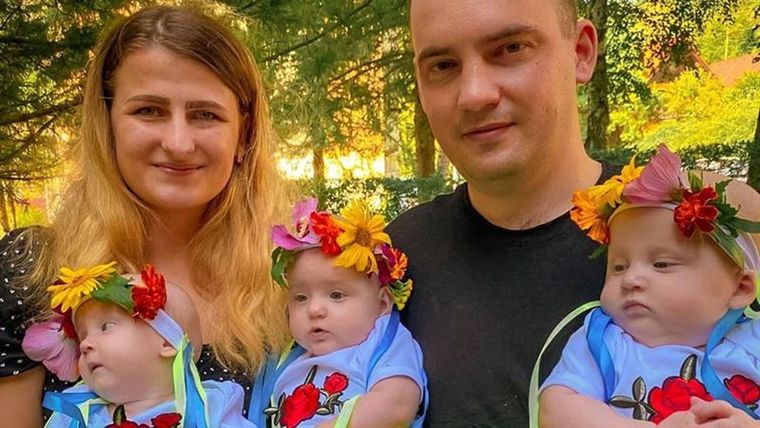 Hanna, Andriy y sus tres hijas, que nacieron cuando las tropas rusas invadieron Ucrania en 2022. Foto: HANNA BEREZYNETS