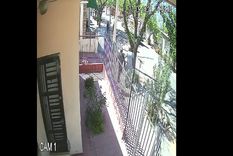 Motochorros atacaron a una joven en el barrio Batalla del Pilar.