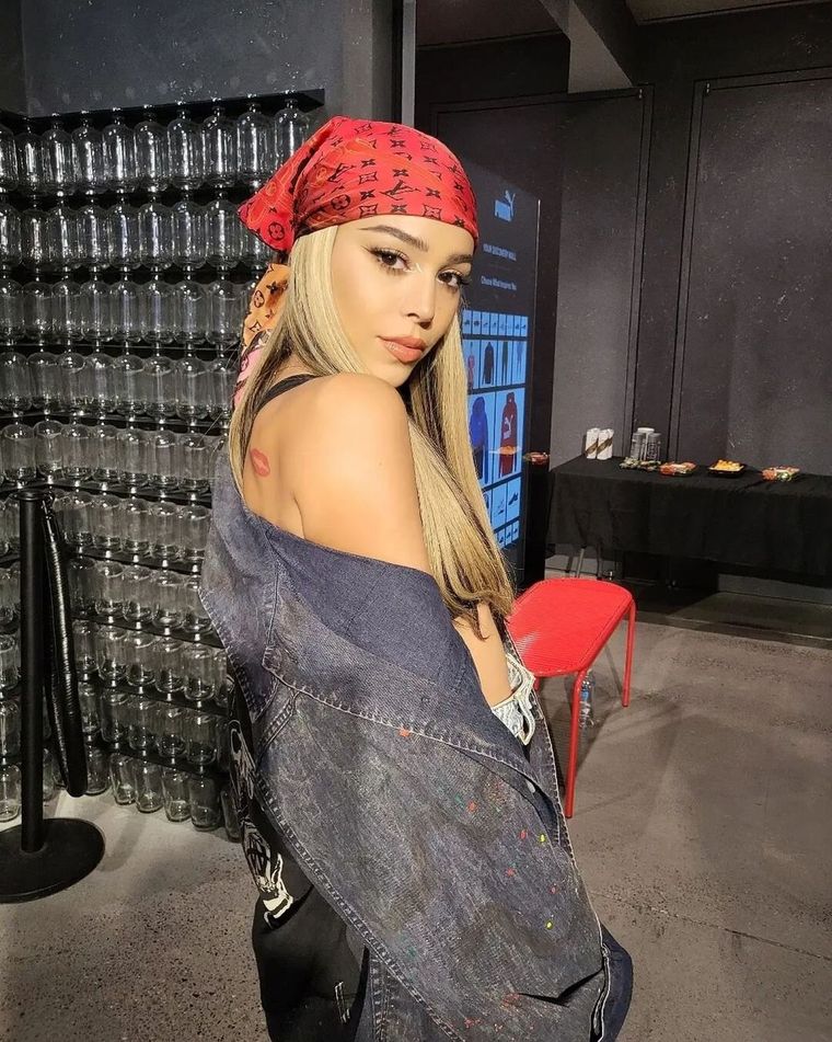Danna Paola descubre cuáles son los pantalones de cuero que pueden estilizarte Foto: Instagram