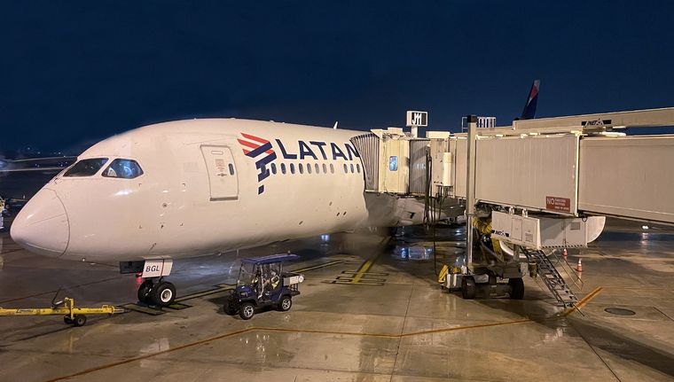 El secretario de Transporte de la Argentina, Franco Mogetta, adjudicó el aumento de rutas de LATAM a la política de cielos abiertos y desregulación del gobierno de Milei. Foto: ALF PONCE MERCADO / MDZ