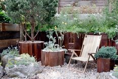 La idea es aprovechar las imperfecciones de su jardín y conservar los elementos que gustan, para hacer con creatividad y sencillez una transformación de ese espacio pequeño.. Foto: Jacky Hobbs/Future