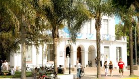 San Miguel del Monte es un pueblo bonaerense donde la laguna está a solo cinco cuadras del centro.