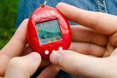 los tamagotchi cumplen 25 anos: sus secretos y polemicas