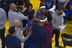 Will Barton y DeMarcus Cousins se pelearon en el banco de suplentes ante la atenta mirada de Facundo Campazzo y el resto de los Denver Nuggets.