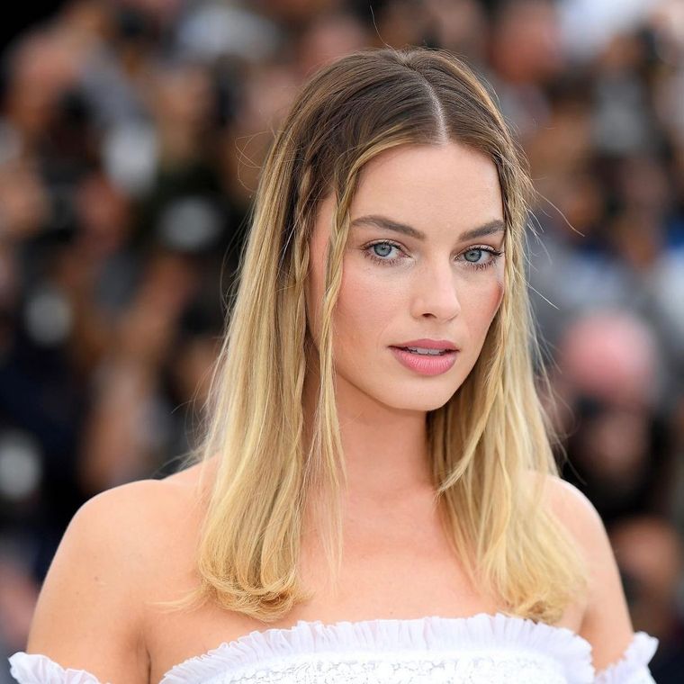 Margot Robbie interpretó a la Reina Isabel I en Mary, Queen of Scots.