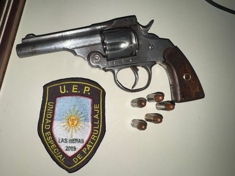 El revólver secuestrado tras un nuevo tiroteo en el barrio 8 de Abril. El revólver secuestrado tras un nuevo tiroteo en el barrio 8 de Abril.