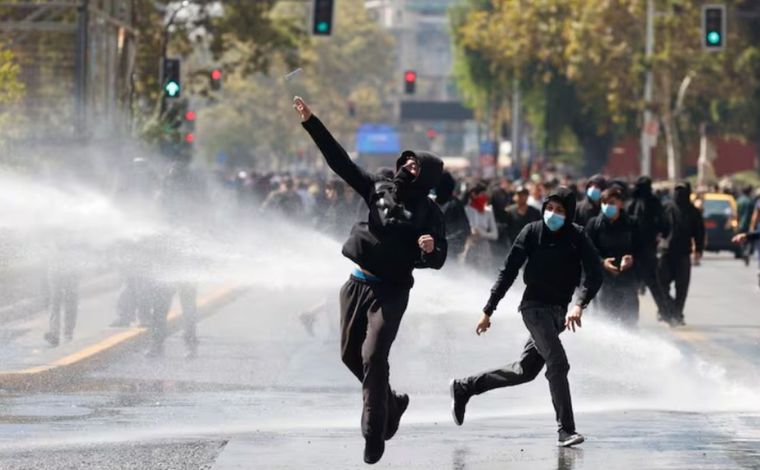 Chile ve regresar las protestas estudiantiles contra el Gobierno de José Antonio Kast. Foto Efe