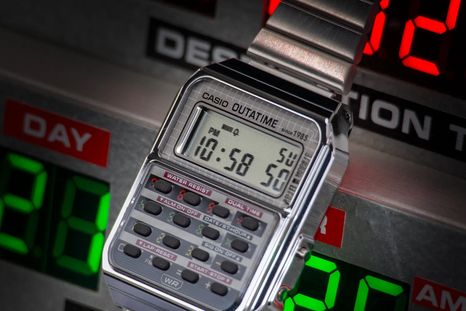 Casio CA-500WEBF-1A: edición especial por los 40 años de Volver al Futuro, con teclado-calculadora y colores que evocan los circuitos horarios del DeLorean. Casio CA-500WEBF-1A: edición especial por los 40 años de Volver al Futuro, con teclado-calculadora y colores que evocan los circuitos horarios del DeLorean.