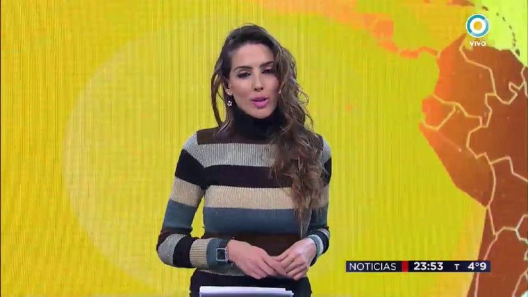 Amalia Díaz Guiñazú, la mendocina que conduce el noticiero de medianoche de la TV Pública. Amalia Díaz Guiñazú, la mendocina que conduce el noticiero de medianoche de la TV Pública.