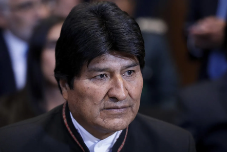 “Tiene dos caminos: una decisión suicida, militarizar, o la pacificación, transición, elección en 90 días”, sentenció Morales. “Tiene dos caminos: una decisión suicida, militarizar, o la pacificación, transición, elección en 90 días”, sentenció Morales.
