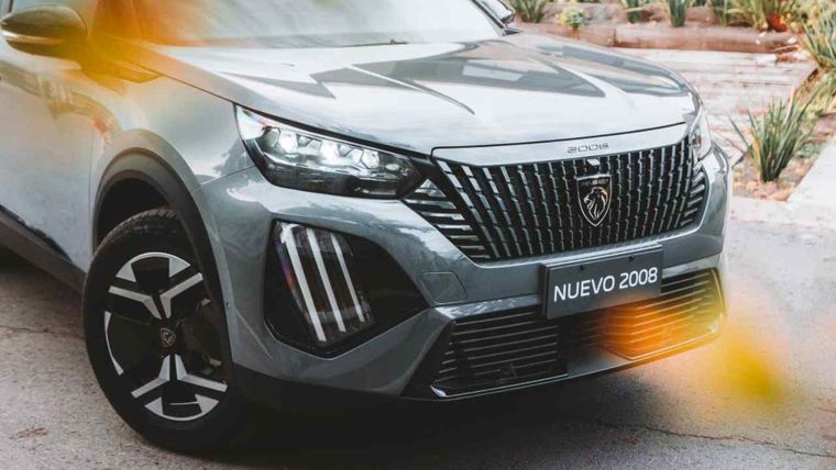 El nuevo Peugeot 2008 viene equipado con un motor 1.0 turbo con 120 caballos&nbsp;