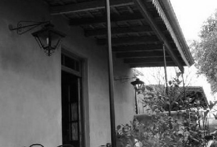 Una antigua casona sirvió de refugio al fantasma.