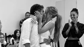 El actor detuvo su camioneta para hablar con la prensa, visiblemente emocionado. El actor detuvo su camioneta para hablar con la prensa, visiblemente emocionado.