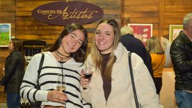 La Cava de Arte de Bodega Santa Julia fue escenario de una exitosa convocatoria con motivo de la muestra que año a año se realiza para homenajear la Vendimia.