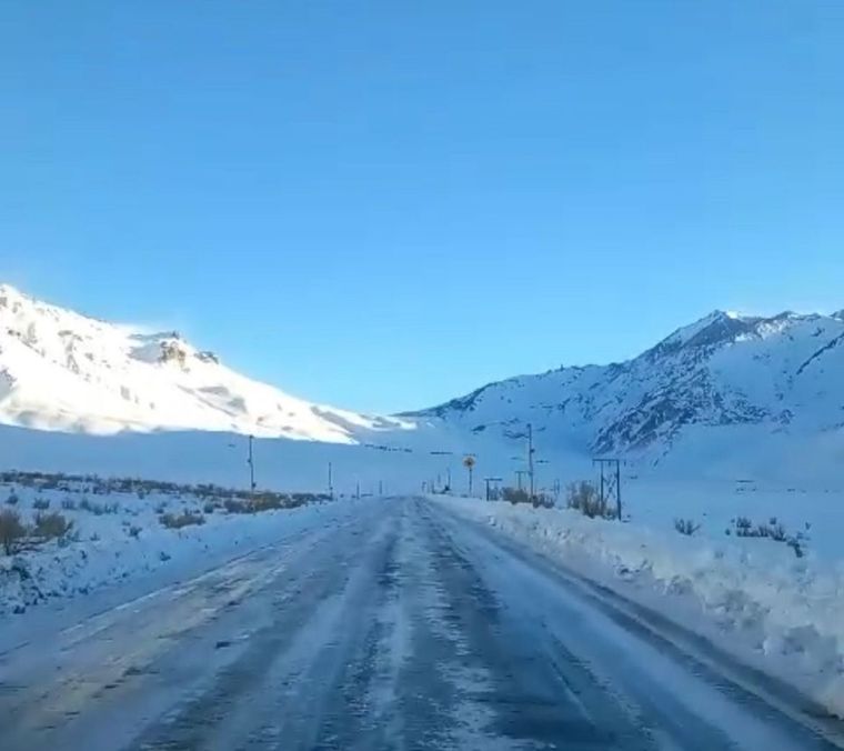 La Ruta 222 al ingreso de Las Leñas quedó habilitada Foto: Captura de video