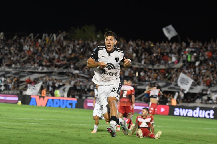 Primer triunfo de Gimnasia en la Liga profesional Primer triunfo de Gimnasia en la Liga profesional