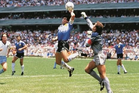 La mano de dios, esa que le ayudó a Dieguito a hacerle aquel glorioso gol a los ingleses, esta vez sirvió para concretar el sueño de un ser humano. La mano de dios, esa que le ayudó a Dieguito a hacerle aquel glorioso gol a los ingleses, esta vez sirvió para concretar el sueño de un ser humano.