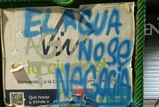 El agua no se toca, la foto que posteó Ulpiano Suarez para reclamar vandalismo. El agua no se toca, la foto que posteó Ulpiano Suarez para reclamar vandalismo.