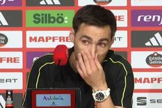 Ricardo de Burgos Bengoechea, el árbitro designado para la final de la Copa del Rey, se quiebra durante una conferencia de prensa previa. Foto: captura de TV