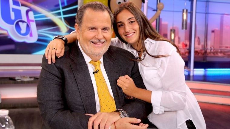La hija de Raúl de Molina debutó en la televisión como entrevistadora. Foto: Raúl de Molina  / Instagram