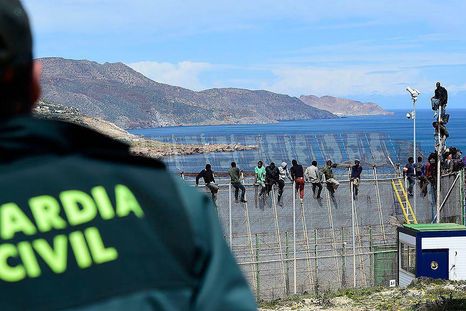 por que ceuta y melilla pertenecen a espana si estan en africa
