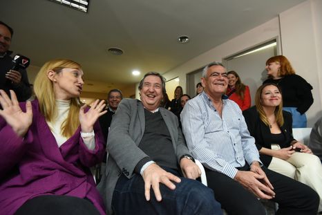 Anabel Fernández Sagasti junto a Emir Félix Foto: Maximiliano Ríos/MDZ Anabel Fernández Sagasti junto a Emir Félix Foto: Maximiliano Ríos/MDZ