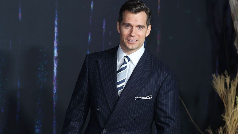 Foto: https://www.infobae.com/america/entretenimiento/2022/08/18/henry-cavill-ya-no-es-el-hombre-mas-guapo-del-mundo-quien-lo-destrono/