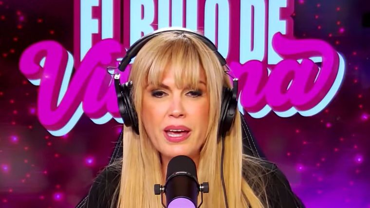 La comunicadora salió con los tapones de punta. Foto: captura de video YouTube/ Carnaval Stream.&nbsp;
