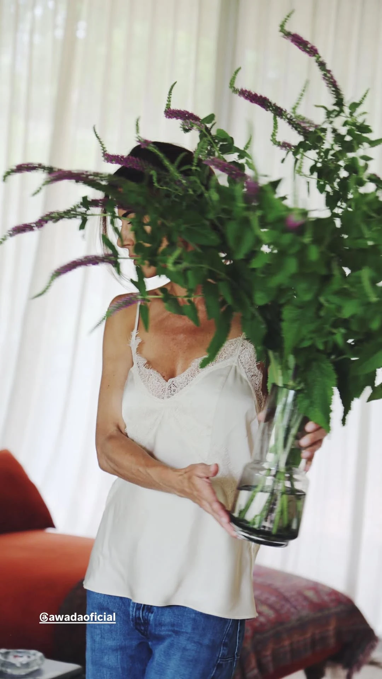 La empresaria mostró un outfit relajado que combinó estilo, suavidad y comodidad absoluta. La empresaria mostró un outfit relajado que combinó estilo, suavidad y comodidad absoluta.