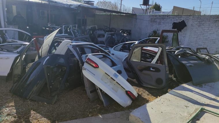 Golpe al mercado ilegal de autopartes en Maipú