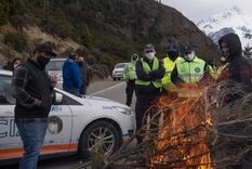 la oposicion cuestiona al gobierno por su posicion sobre la toma de tierras