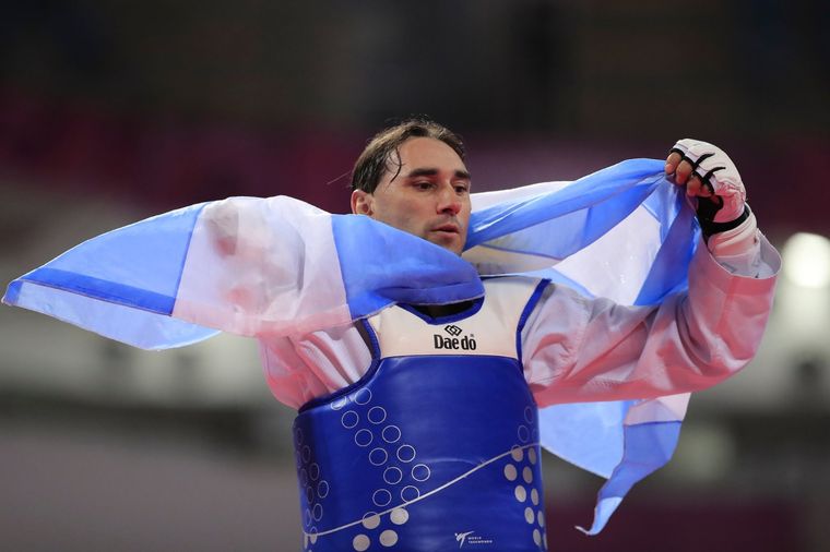 Juan Samorano se sube al podio en el debut paralímpico de Taekwondo. Foto: AA Deporte