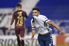Thiago Almada celebra el primer gol de Vélez. Foto: Télam