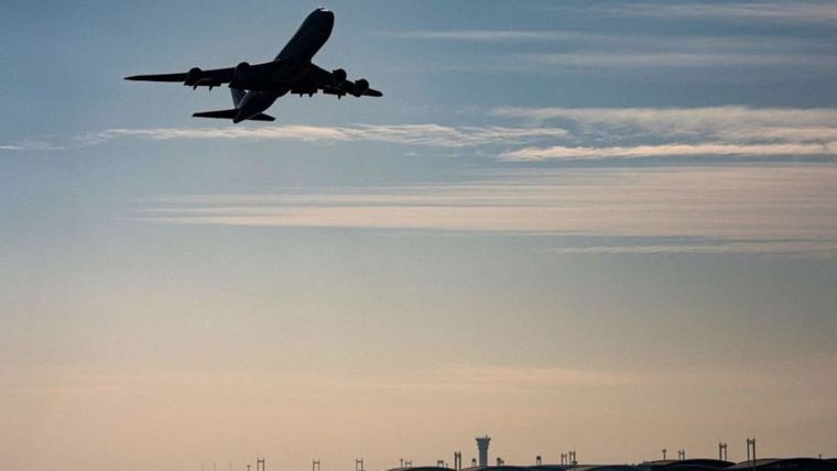 El video de la mujer que no pudo tomar su vuelo porque su equipaje no cumplía con las medidas obligatorias. El video de la mujer que no pudo tomar su vuelo porque su equipaje no cumplía con las medidas obligatorias.