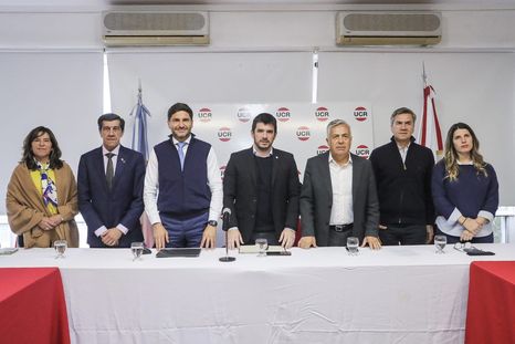 Alfredo Cornejo se reunió con otros gobernadores del radicalismo. Alfredo Cornejo se reunió con otros gobernadores del radicalismo.