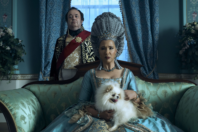 Curiosidades que casi nadie sabe sobre la serie de Netflix La reina Charlotte La actriz Golda Rosheuvel interpreta a la reina Charlotte, la reina consorte del Reino Unido. Foto: Netflix