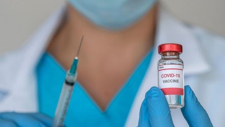 Más de 10 potenciales vacunas contra el coronavirus ya se encuentran en la Fase III de sus ensayos clínicos, la última etapa antes de la aprobación por parte de las agencias reguladoras. Foto: GETTY IMAGES