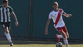 Rodrigo Castillo, figura de Lanús, jugando un partido en las Inferiores de River.
