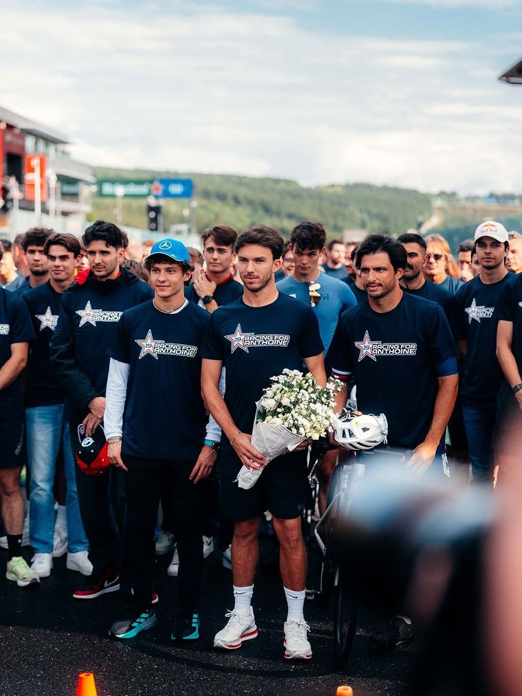 Anthoine Hubert, siempre en el recuerdo de Pierre Gasly. Anthoine Hubert, siempre en el recuerdo de Pierre Gasly.