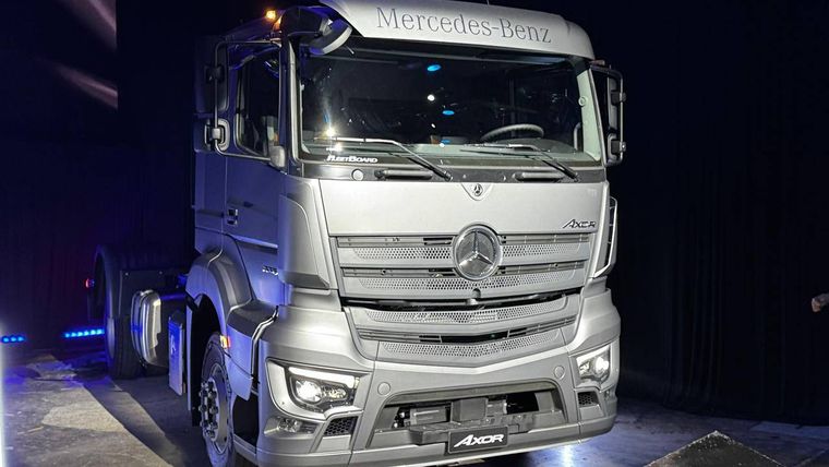 Entrevista a Juan Pablo Biau Cristaldo, gerente de Ventas de Mercedes-Benz Camiones. Entrevista a Juan Pablo Biau Cristaldo, gerente de Ventas de Mercedes-Benz Camiones.