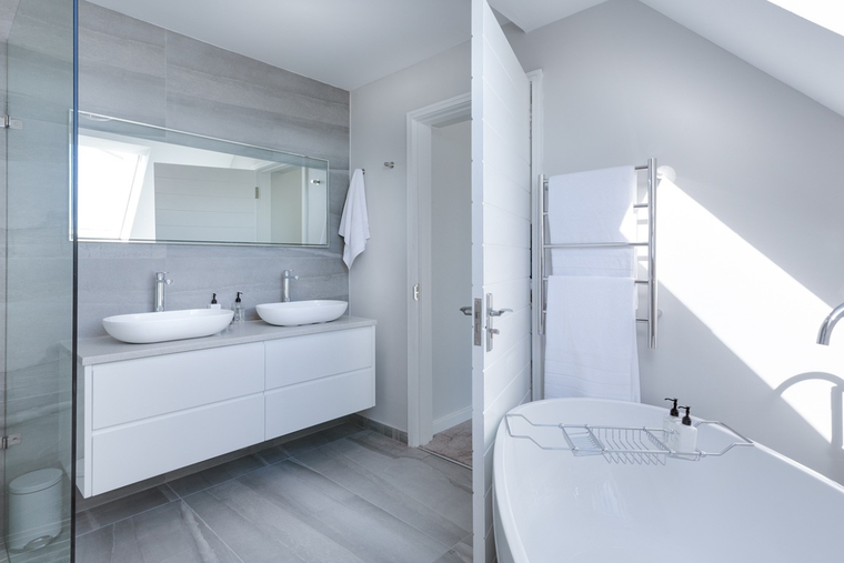 Estos son los mejores tips para decorar baños pequeños. Foto: Pixabay - pixabay.com