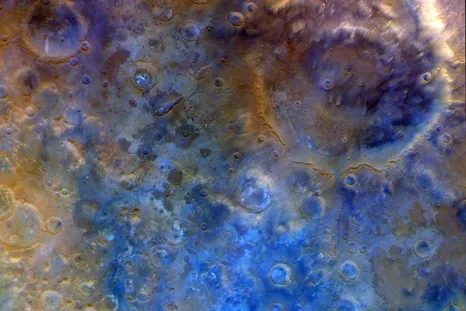 La imagen de Marte tomada por Psyche muestra el cráter Huygens y las tierras altas del sur con colores realzados. La imagen de Marte tomada por Psyche muestra el cráter Huygens y las tierras altas del sur con colores realzados.