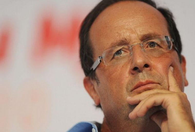 Hollande piensa qué hará con su país.