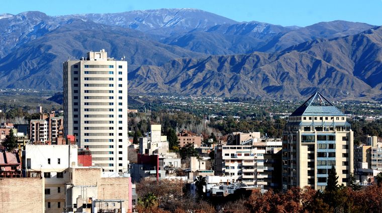 El 1 de noviembre intendentes mendocinos firmaron un acuerdo para lograr la carbono neutralidad en la provincia Foto: ALF PONCE MERCADO / MDZ